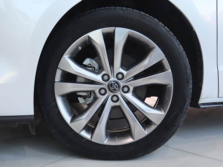 Фото 4 - Toyota Sienna