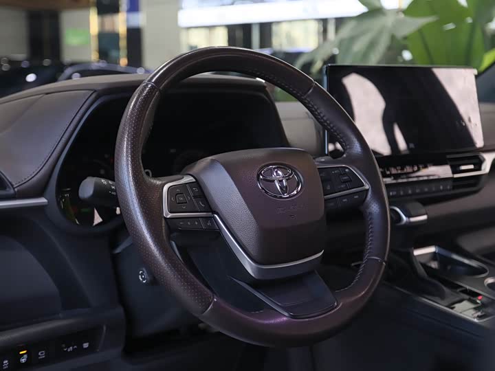 Фото 8 - Toyota Sienna