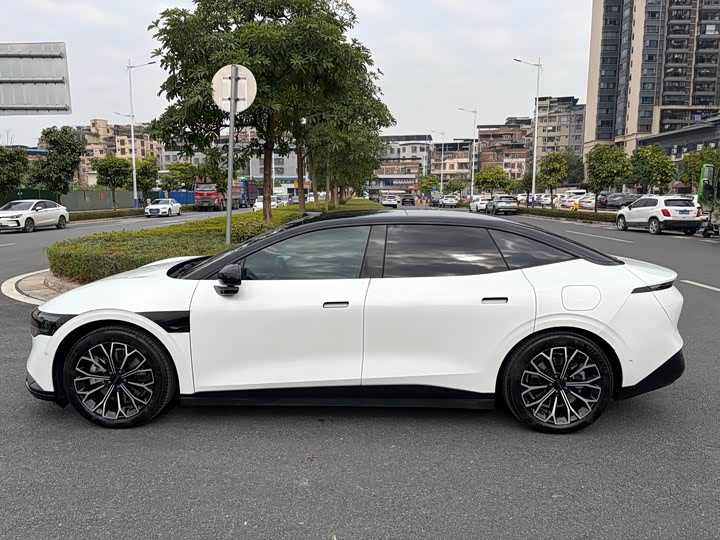 Фото 4 - Zeekr 007