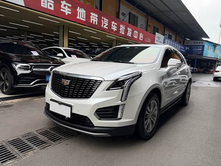 Фото 1 - Cadillac XT5