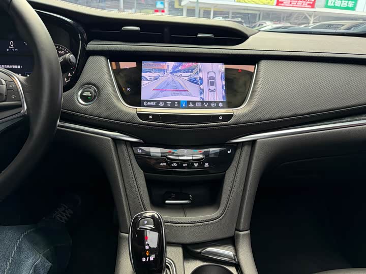 Фото 6 - Cadillac XT5