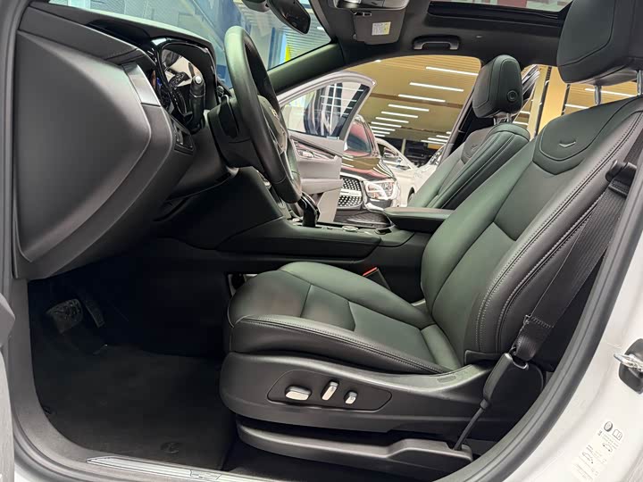 Фото 7 - Cadillac XT5