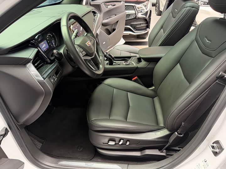 Фото 8 - Cadillac XT5