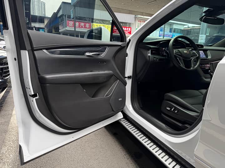 Фото 9 - Cadillac XT5