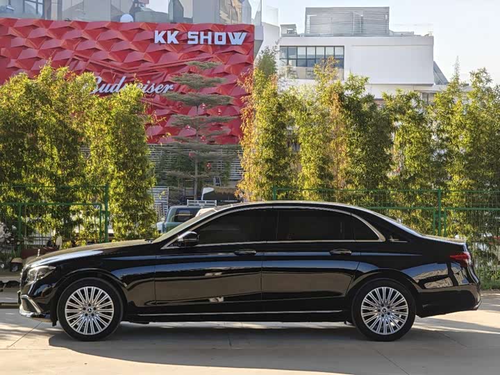 Фото 3 - Mercedes-Benz E-Class