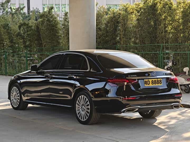 Фото 4 - Mercedes-Benz E-Class