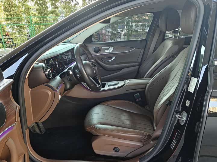 Фото 5 - Mercedes-Benz E-Class