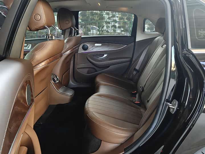 Фото 6 - Mercedes-Benz E-Class