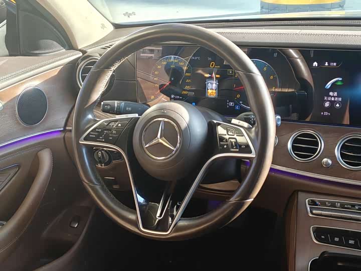 Фото 8 - Mercedes-Benz E-Class