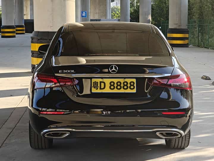 Фото 9 - Mercedes-Benz E-Class