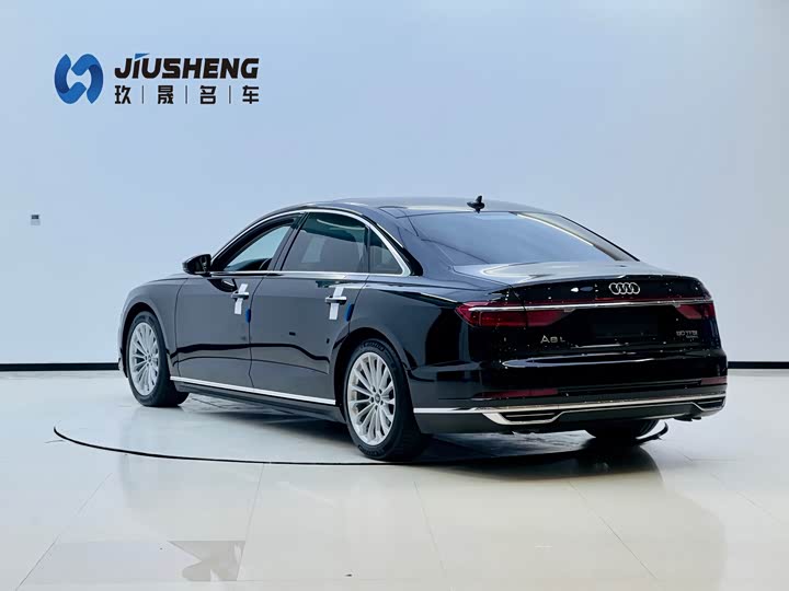 Фото 4 - Audi A8