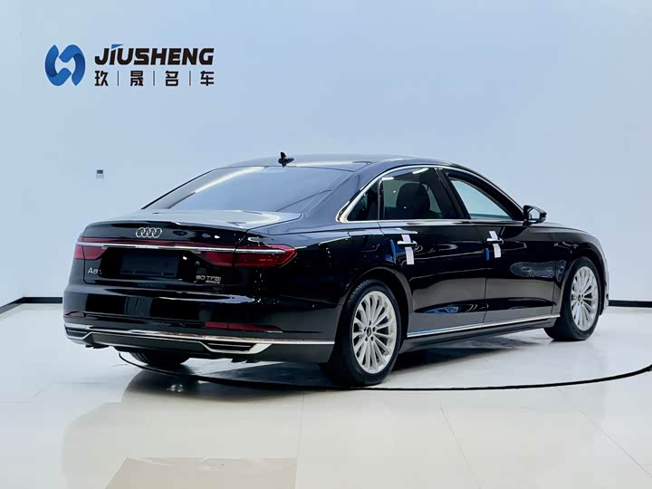 Фото 6 - Audi A8