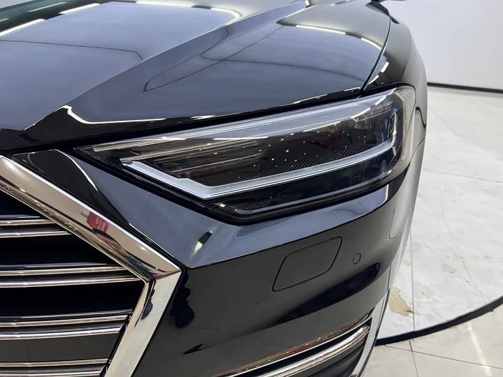 Фото 7 - Audi A8