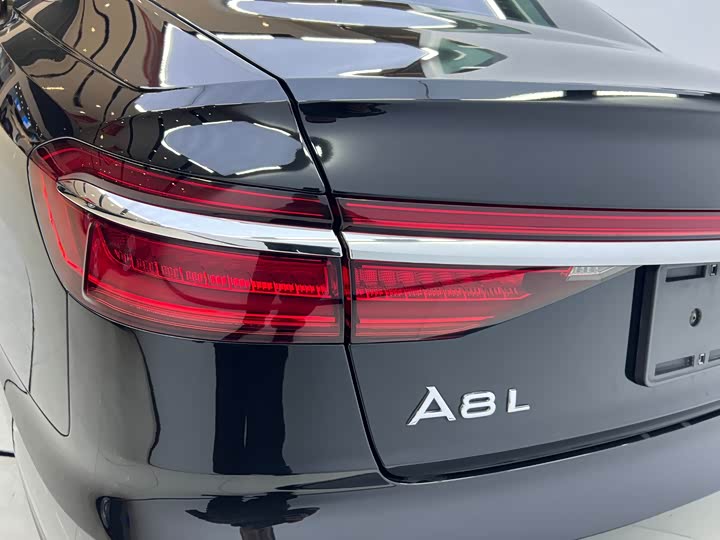 Фото 8 - Audi A8