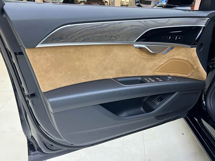 Фото 9 - Audi A8