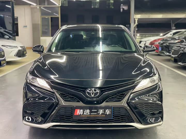 Фото 2 - Toyota Camry