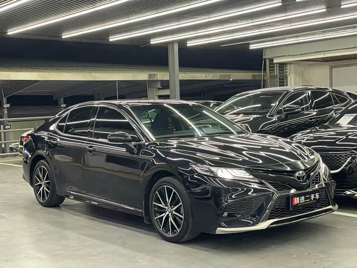 Фото 3 - Toyota Camry