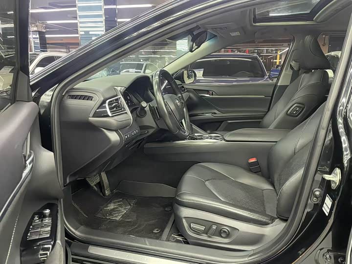 Фото 5 - Toyota Camry