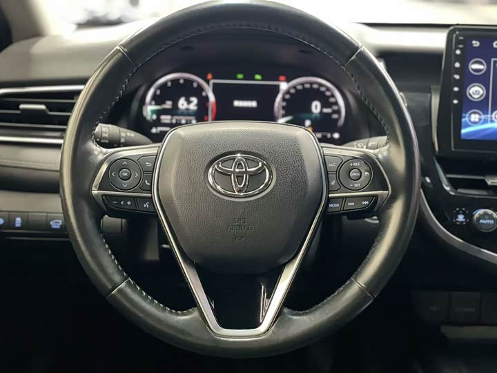 Фото 7 - Toyota Camry