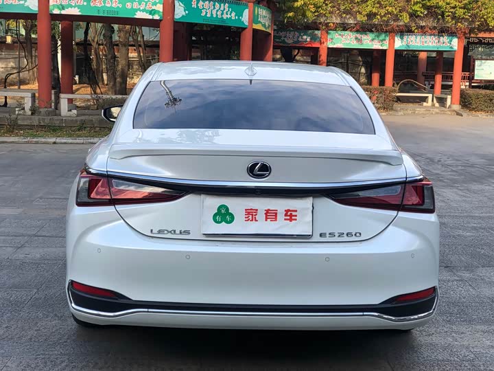 Фото 5 - Lexus ES