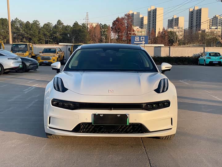 Фото 2 - Zeekr 001