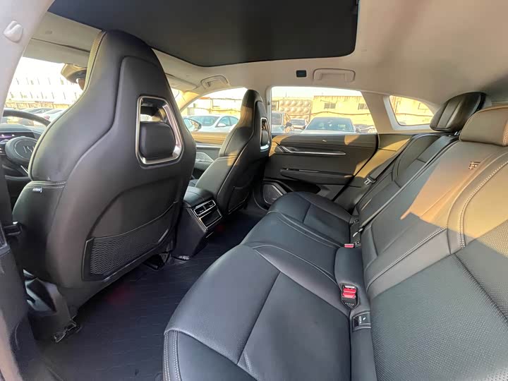 Фото 6 - Zeekr 001