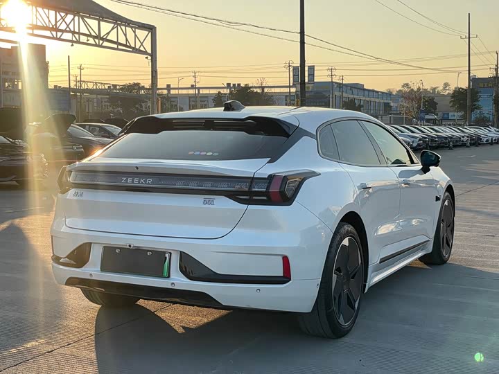 Фото 9 - Zeekr 001
