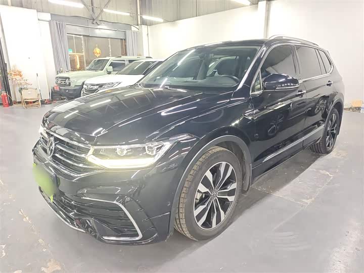 Фото 1 - Volkswagen Tiguan L Pro