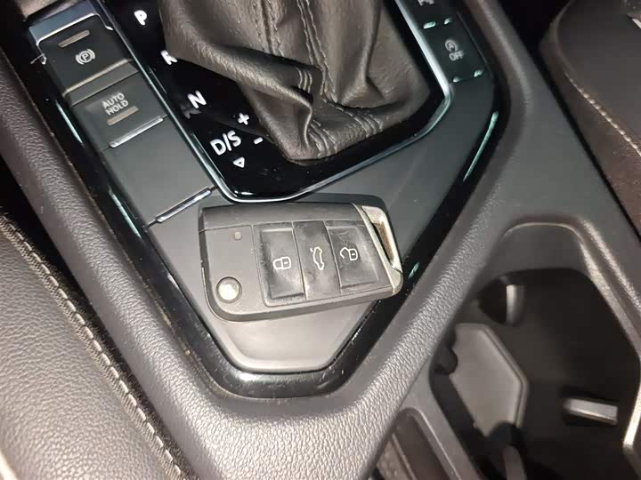 Фото 9 - Volkswagen Tiguan L Pro