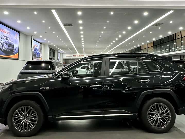 Фото 3 - Toyota Wildlander