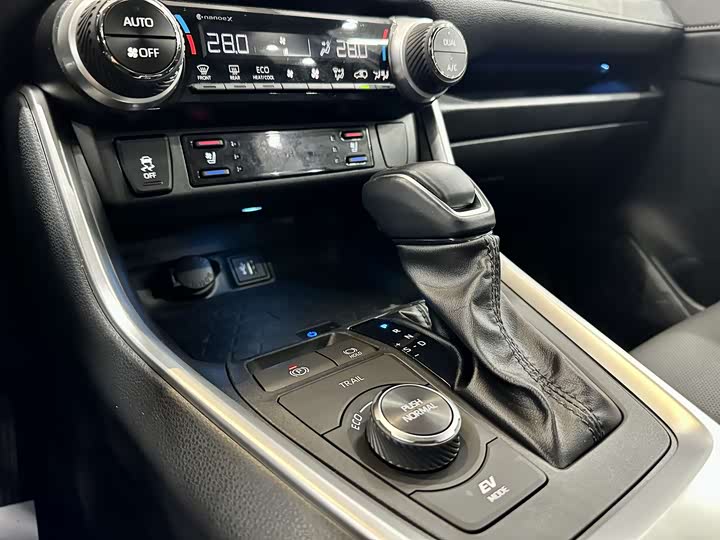 Фото 4 - Toyota Wildlander