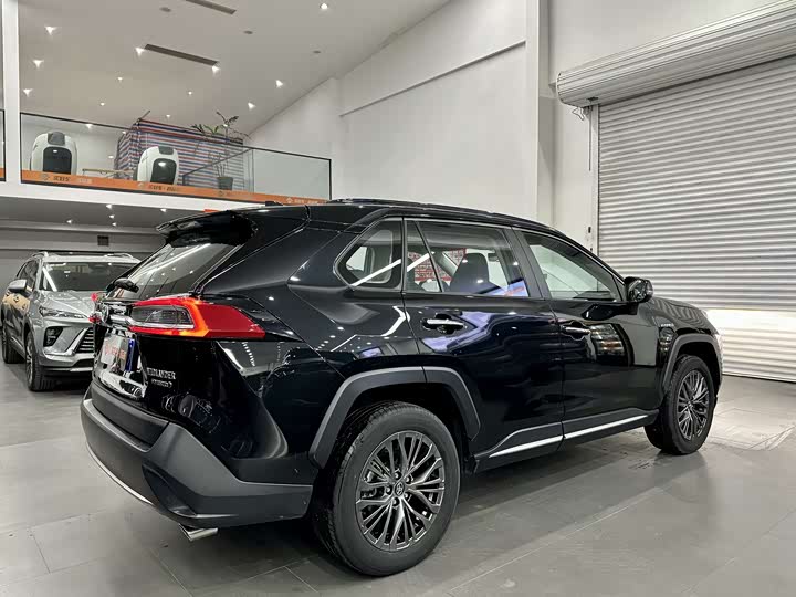 Фото 6 - Toyota Wildlander