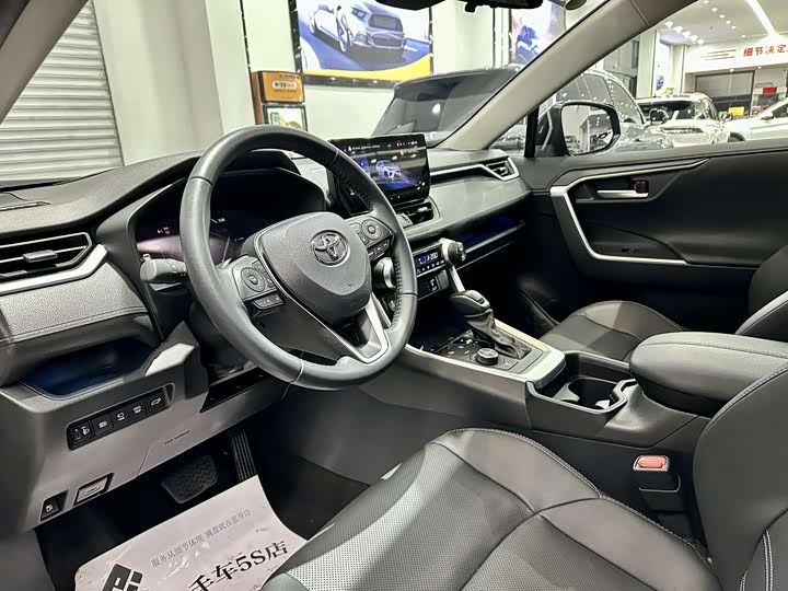 Фото 9 - Toyota Wildlander