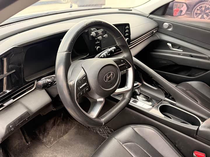 Фото 5 - Hyundai Elantra N line