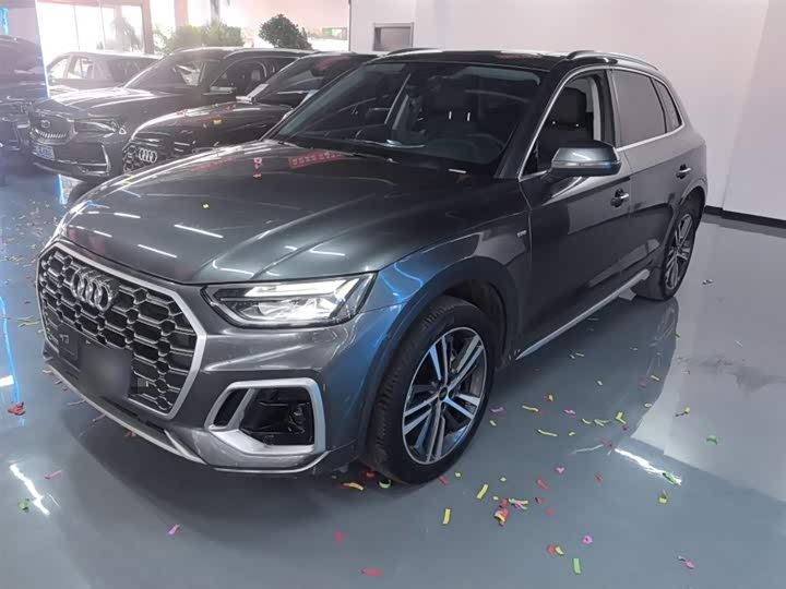 Фото 1 - Audi Q5L