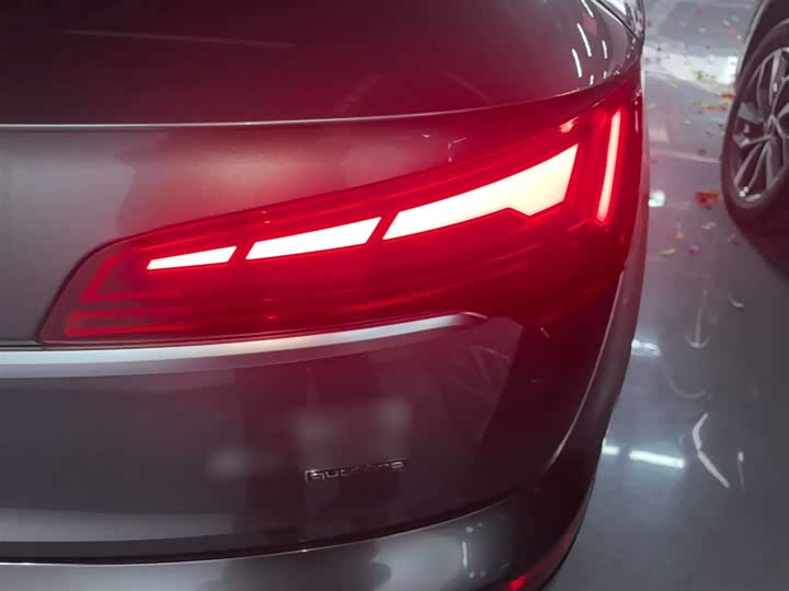 Фото 8 - Audi Q5L