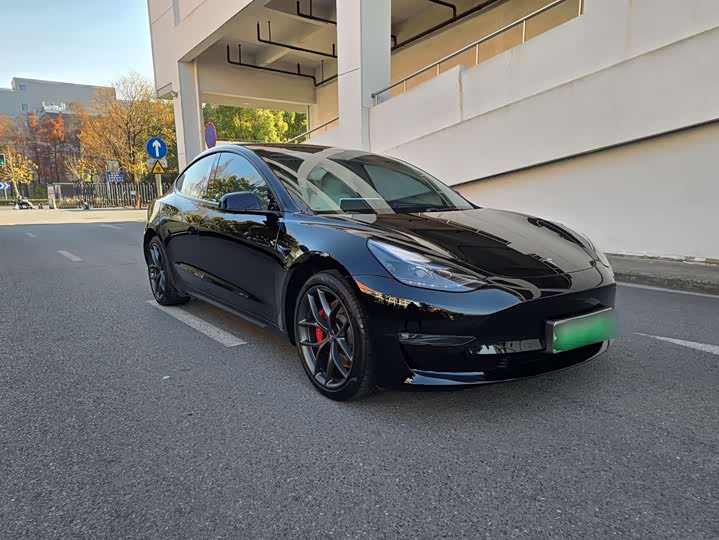 Фото 3 - Tesla Model 3