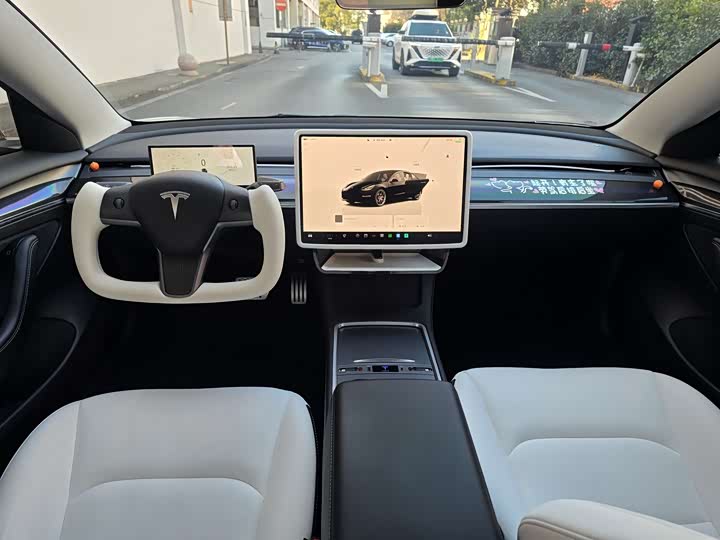 Фото 4 - Tesla Model 3