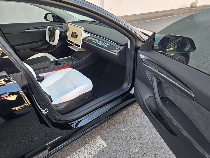 Фото 7 - Tesla Model 3