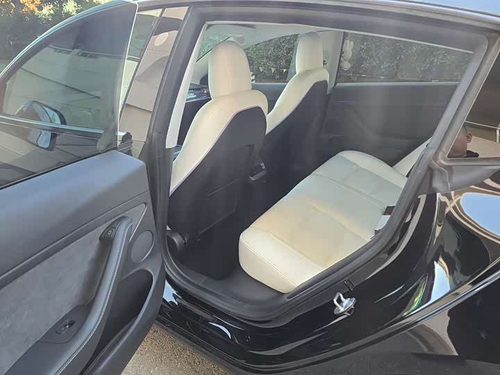 Фото 8 - Tesla Model 3