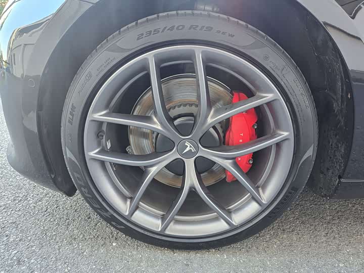 Фото 9 - Tesla Model 3