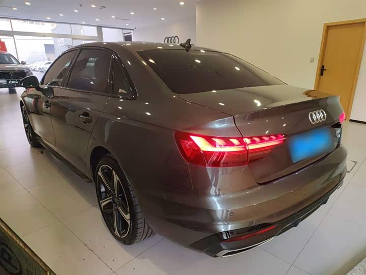 Фото 5 - Audi A4L