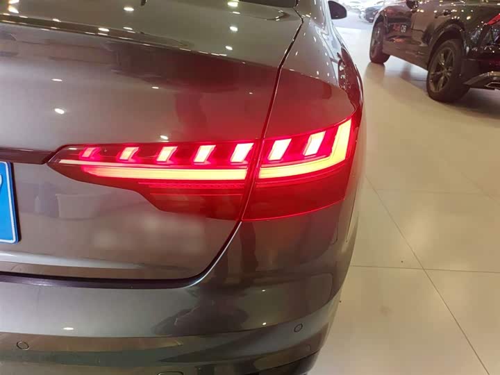 Фото 8 - Audi A4L