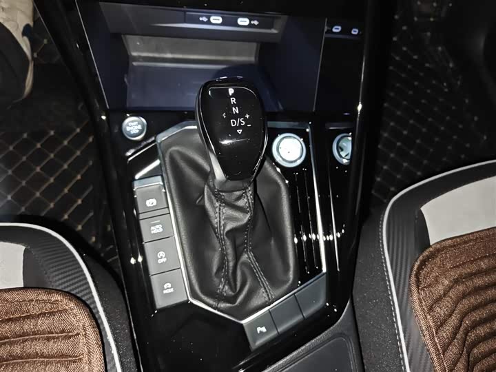 Фото 7 - Volkswagen Tayron X