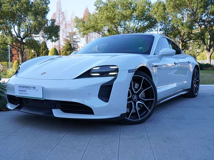 Фото 1 - Porsche Taycan