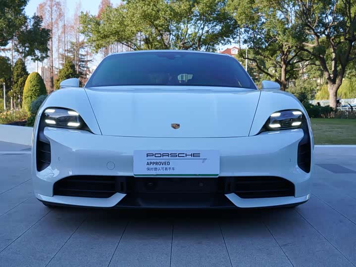 Фото 2 - Porsche Taycan