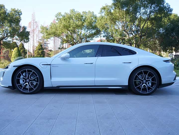 Фото 3 - Porsche Taycan