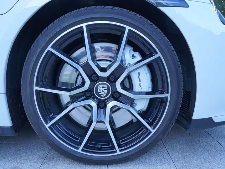 Фото 4 - Porsche Taycan