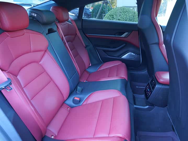 Фото 6 - Porsche Taycan