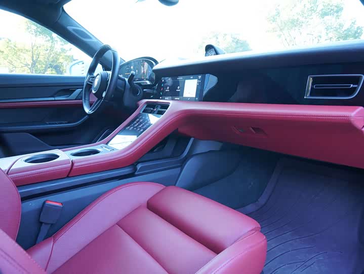 Фото 9 - Porsche Taycan